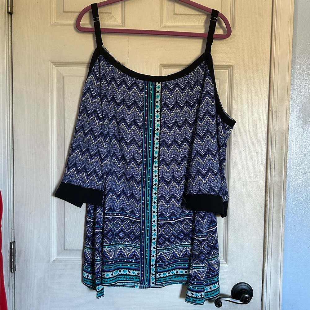 NWT Avenue Daisy top cold shoulder marine ripple size 22/24
